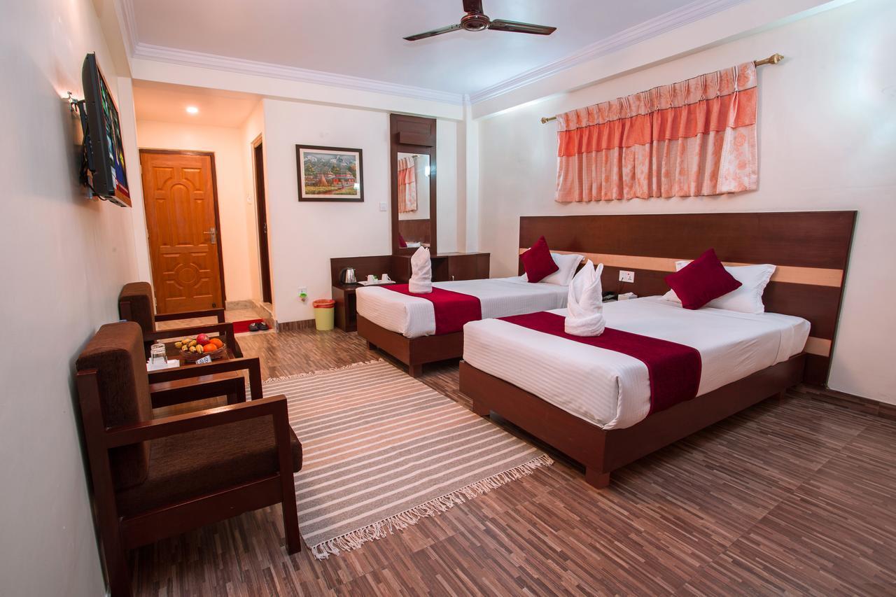 Hotel Spring Покхара Екстер'єр фото