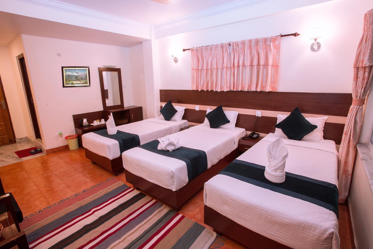 Hotel Spring Покхара Екстер'єр фото