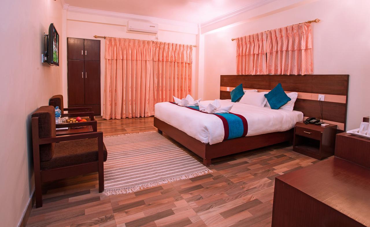 Hotel Spring Покхара Екстер'єр фото