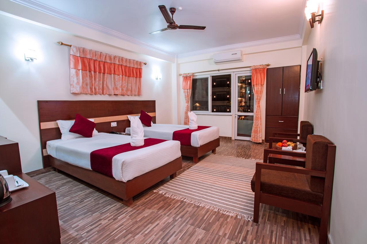 Hotel Spring Покхара Екстер'єр фото