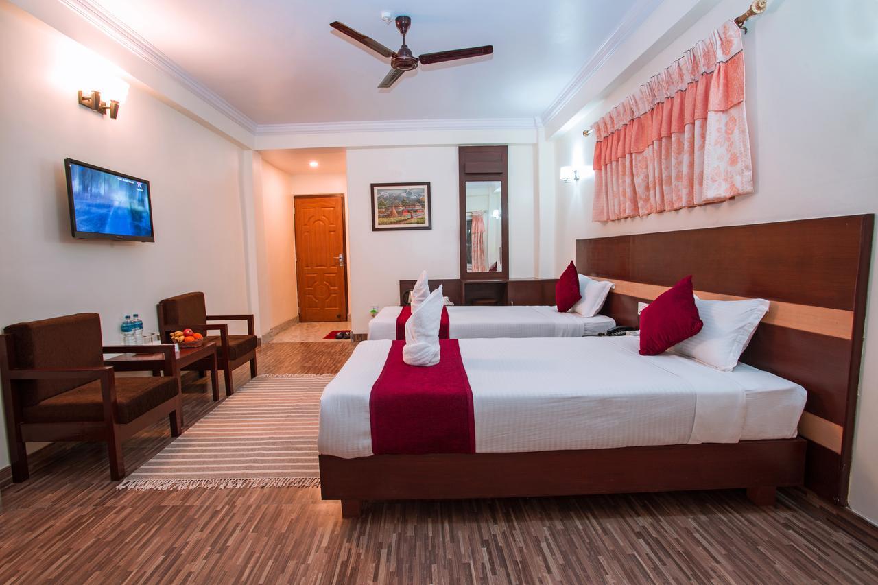 Hotel Spring Покхара Екстер'єр фото