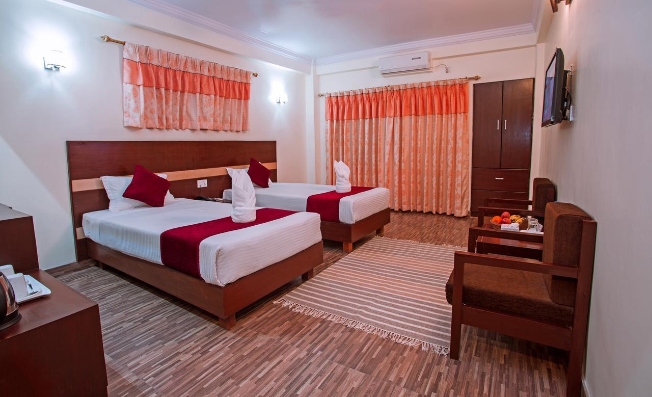 Hotel Spring Покхара Екстер'єр фото