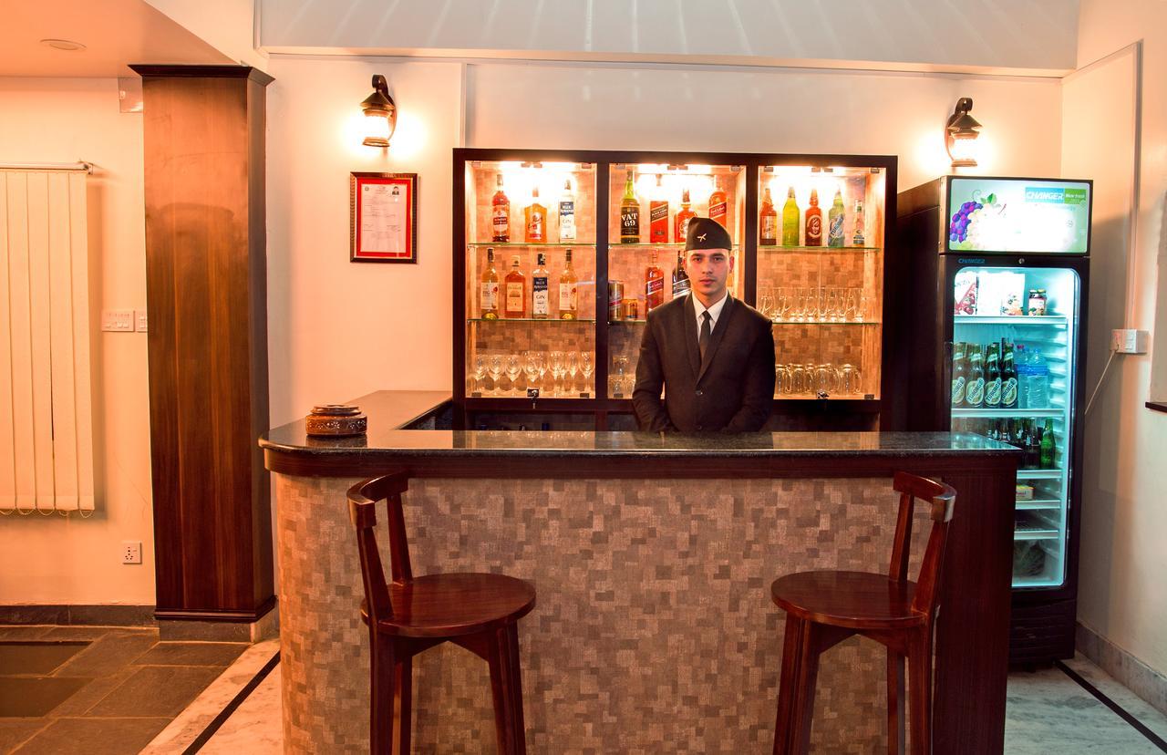 Hotel Spring Покхара Екстер'єр фото
