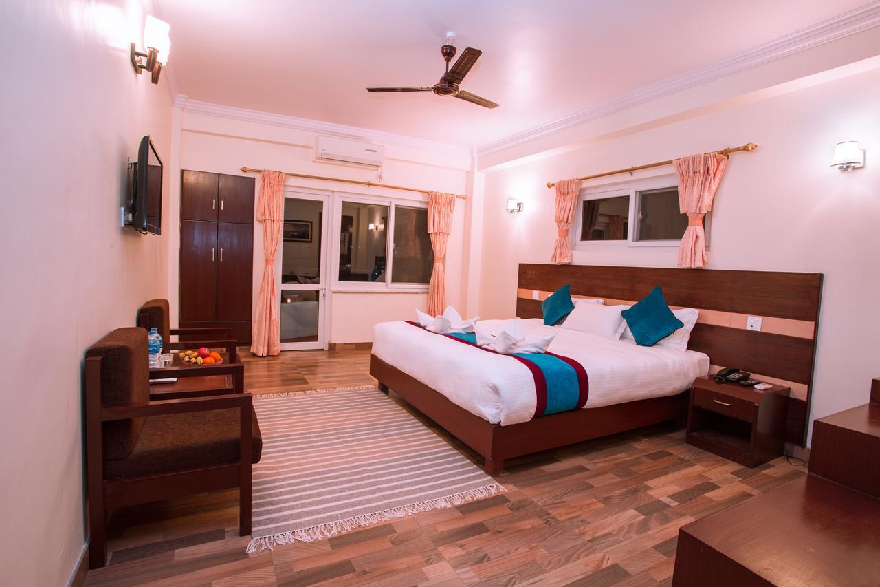 Hotel Spring Покхара Екстер'єр фото