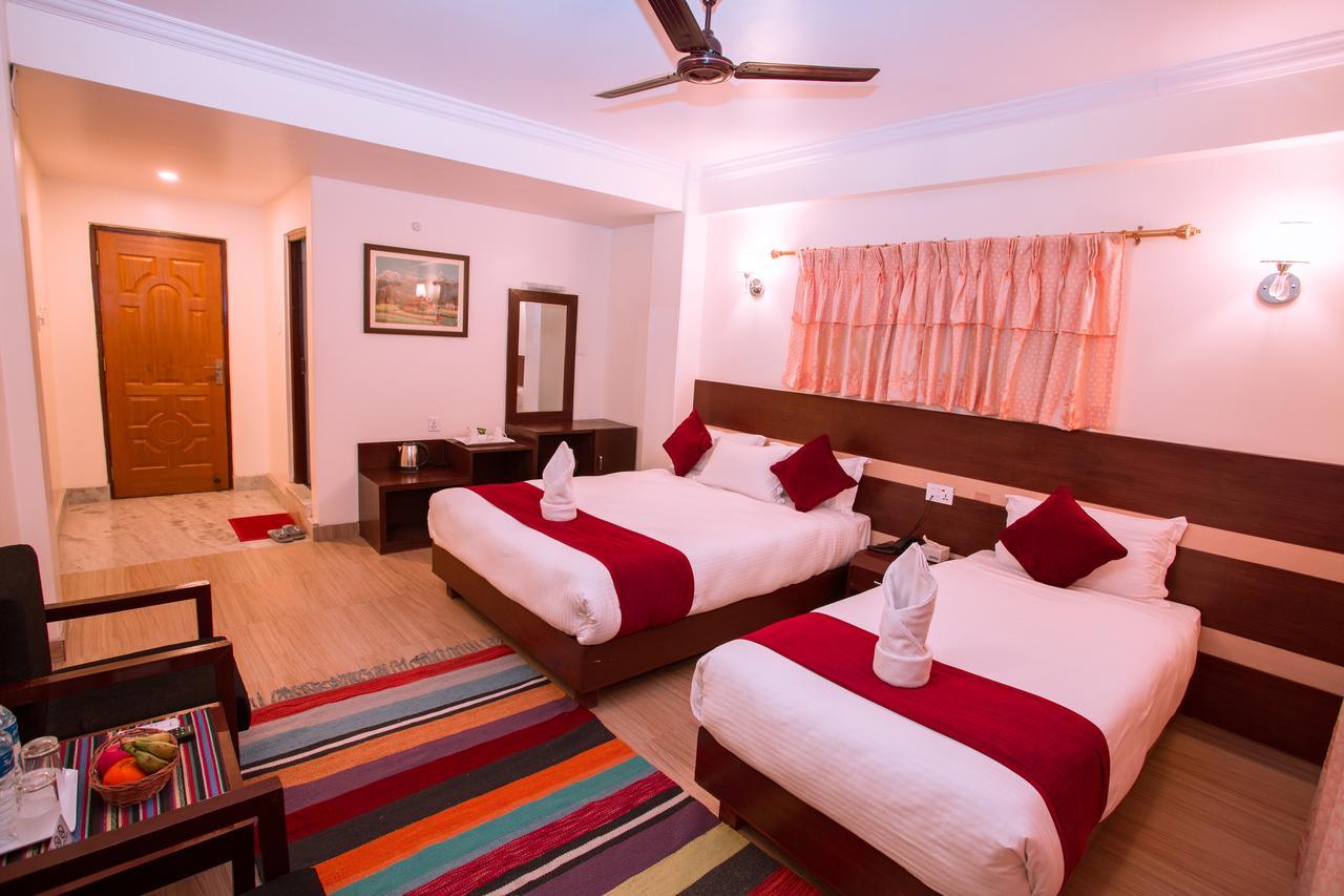 Hotel Spring Покхара Екстер'єр фото